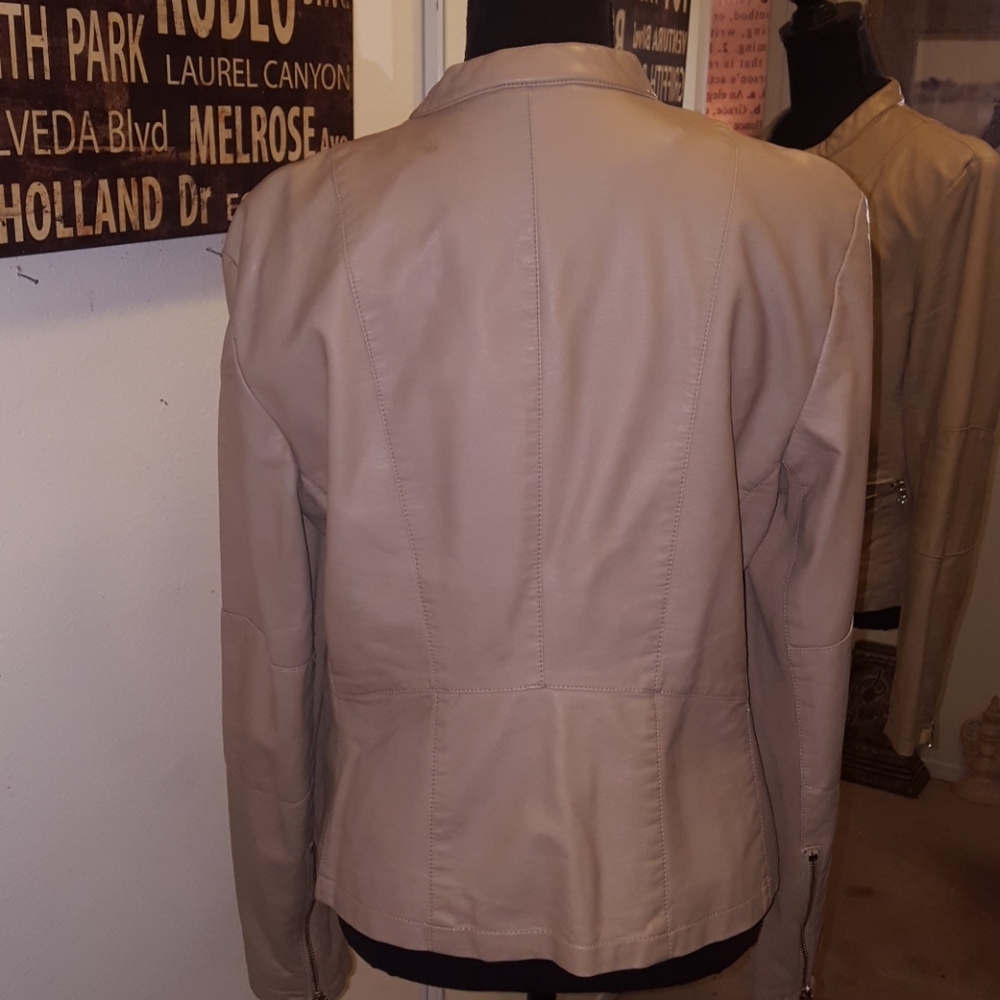 Jacket - Picture 4 of 4